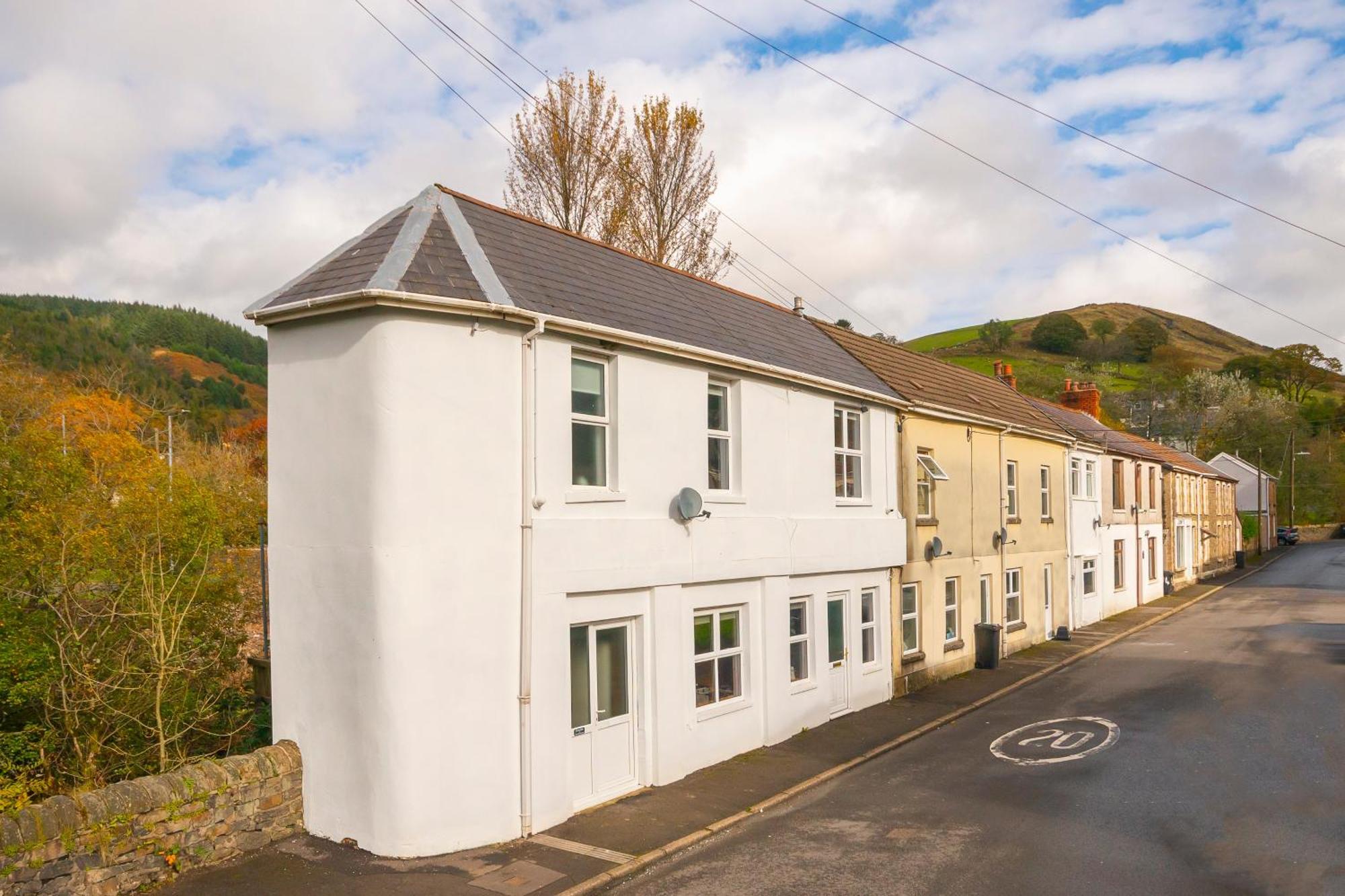 Riverside Great House In The Afan Forest Bike Park By Staystaycations Glyncorrwg Buitenkant foto