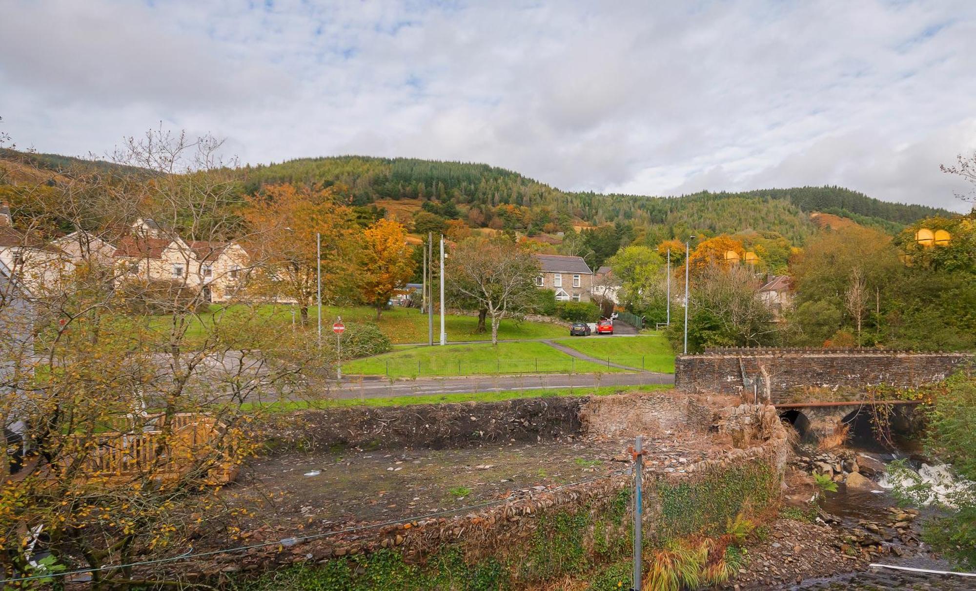 Riverside Great House In The Afan Forest Bike Park By Staystaycations Glyncorrwg Buitenkant foto